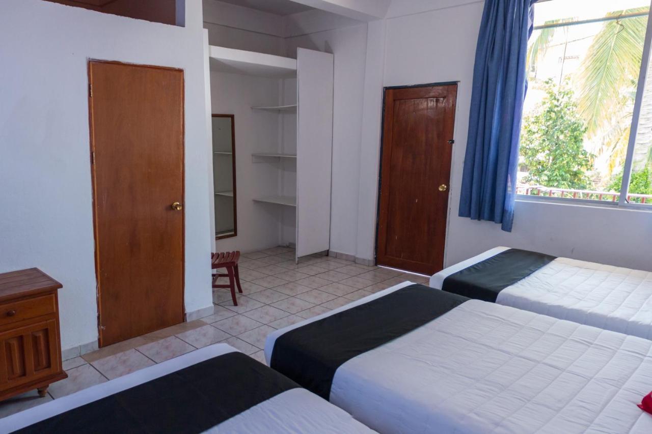 Hotel Adelita Zihuatanejo Exteriör bild